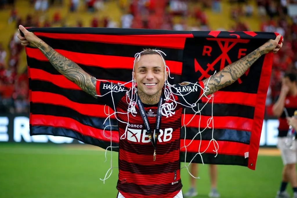 Flamengo anuncia saída de Isla e chegada de Everton Cebolinha