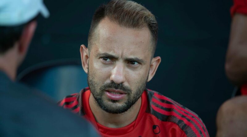 Everton Ribeiro é Sacado Do Time Titular E Vitor Pereira Define Substituto Na Equipe Do Flamengo