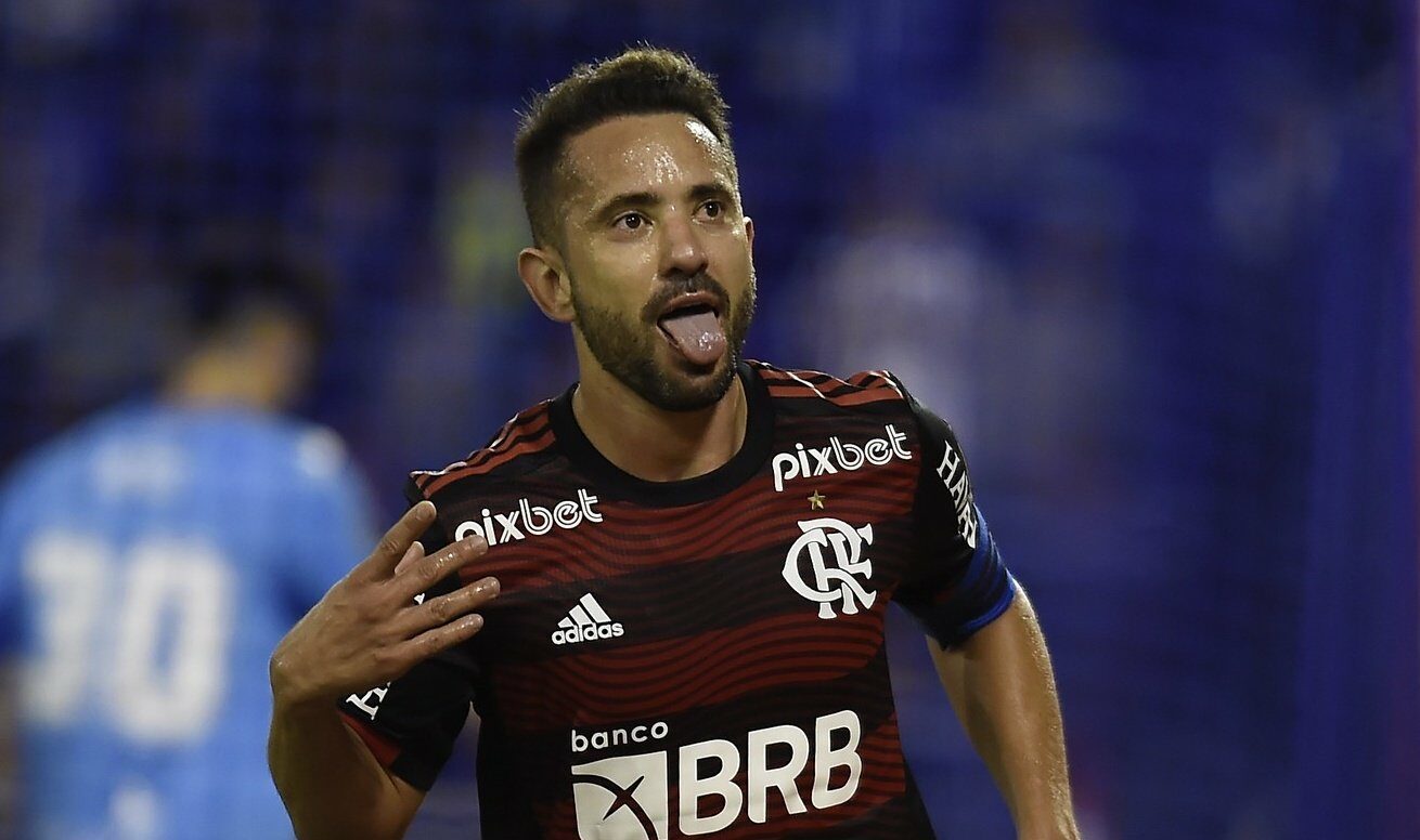 Grêmio monitora a situação de Everton Ribeiro, do Flamengo