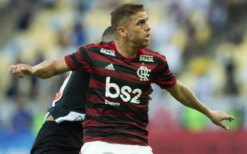 Corinthians avança para contratar zagueiro desejado pelo Flamengo