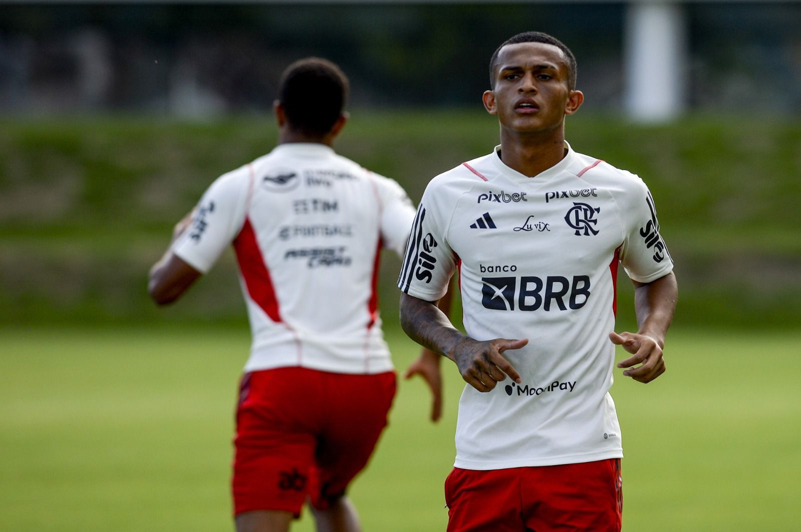 Flamengo terá que arrumar substituto para Wesley na Copa do Brasil