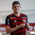 (Foto: GILVAN DE SOUZA/FLAMENGO) Fonte: D24am. Leia mais em https://d24am.com/esportes/futebol/em-alta-no-flamengo-ayrton-lucas-pode-ser-titular-da-selecao/