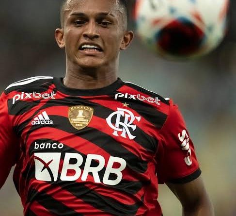 Mudou tudo, reforço para substituir Wesley: Flamengo volta atrás com  lateral-direito que joga na Europa - Bolavip Brasil