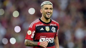 Arrascaeta, meio-campista do Flamengo e do Uruguai - Foto: Alexandre Loureiro/Getty Images