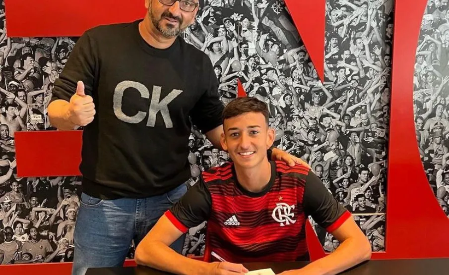 João Carbone assinou contrato profissional com o Flamengo (Foto: Reprodução/Instagram)
