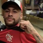 Neymar veste camisa do Flamengo - Foto: Reprodução/Internet