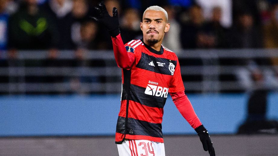 Matheuzinho durante a disputa do Mundial de Clubes de 2022, no Marrocos, pelo Flamengo Marcio Machado/Getty Images