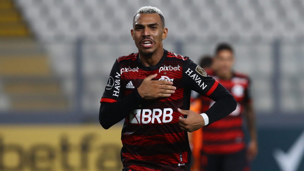 Matheuzinho, lateral-direito do Flamengo - Foto: Leonardo Fernandez/Getty Images