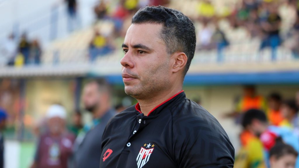 Jair Ventura, técnico do Atlético-GO - Foto: Pedro Zacchi/AGIF