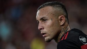 Foto: Thiago Ribeiro/AGIF - Flamengo se posiciona sobre situação de Cebolinha no Rubro-Negro