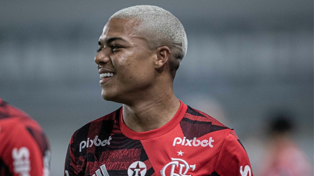 Igor Jesus, meio-campista do Flamengo - Foto: Heber Gomes/AGIF