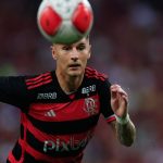 Guillermo Varela, lateral-direito do Flamengo - Foto: Buda Mendes/Getty Images