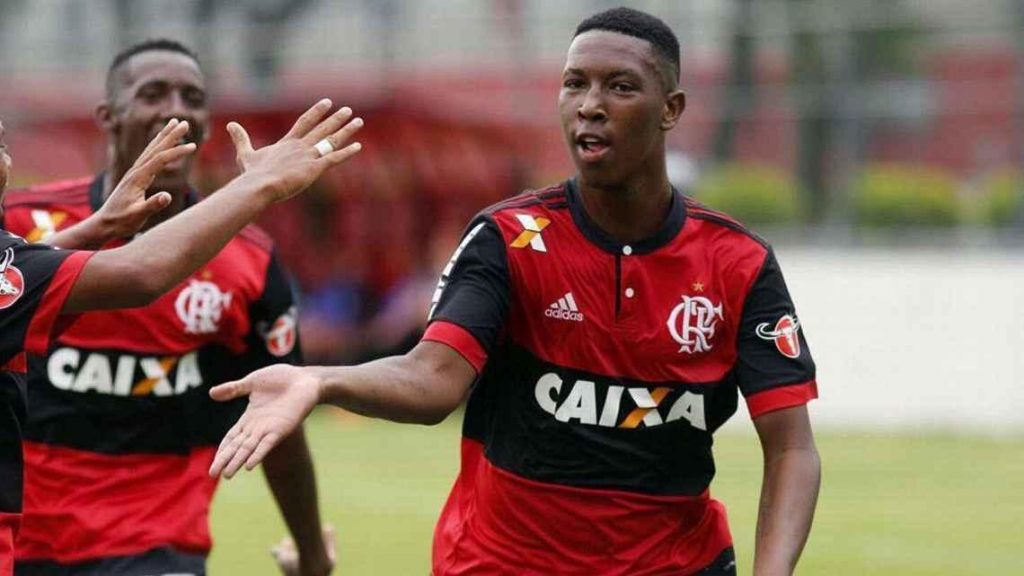 Foi relevado pelo Flamengo e estava defendendo o Akron Togliatti, da Rússia (Foto: Divulgação)