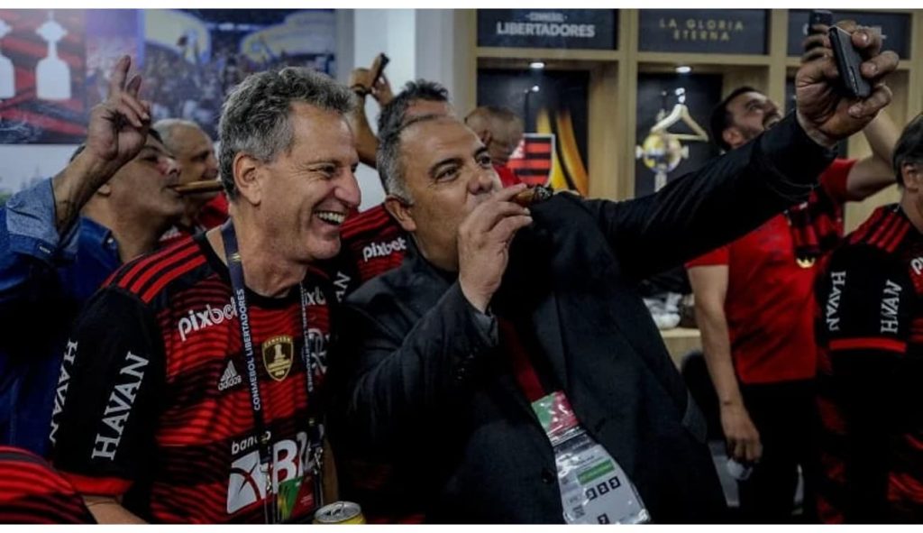 Foto: Marcelo Cortes/ Flamengo - Os dirigentes foram flagrados pela transmissão