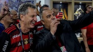 Foto: Marcelo Cortes/ Flamengo - Os dirigentes foram flagrados pela transmissão