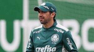 Foto: Cesar Greco - Abel acabou perdendo a mão quando quis exaltar seu trabalho utilizando o Flamengo