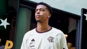 Foto: Reprodução / Flamengo - Carlinhos é alvo do Vitória