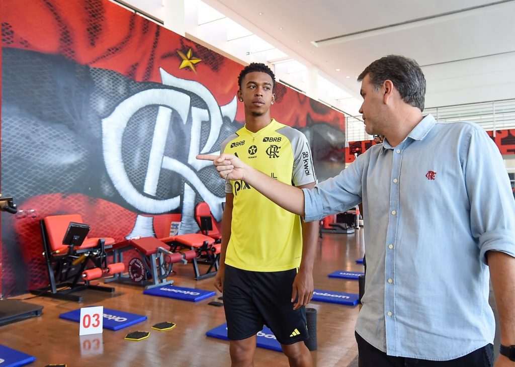 Foto: Marcelo Cortes / Flamengo - Carlinhos tem reviravolta no Flamengo para temporada