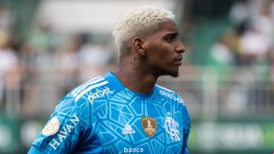 Foto: Agif/Robson Mafra - Flamengo coloca exigência para vender Hugo Souza