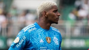 Foto: Agif/Robson Mafra - Fora dos planos do Flamengo, Hugo tem futuro definido