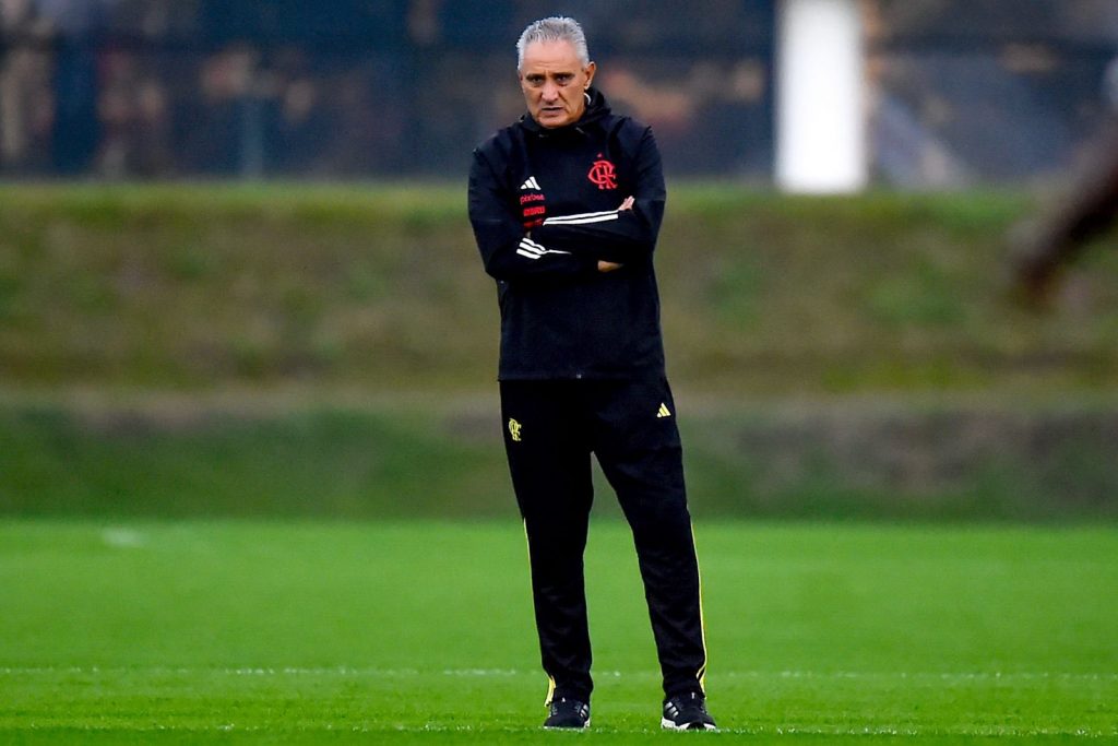 Foto: Marcelo Cortes / Flamengo - Tite se posicionou durante coletiva sobre situação do gramado