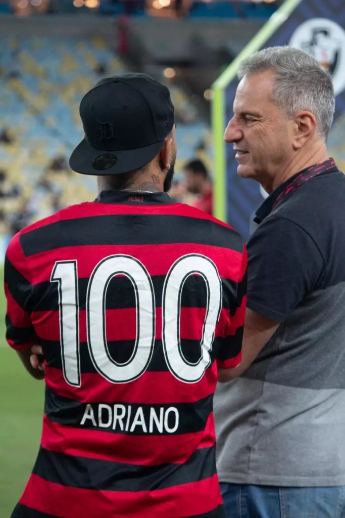 Foto: Lance! - O presidente fala sobre a renovação do camisa 99 da equipe