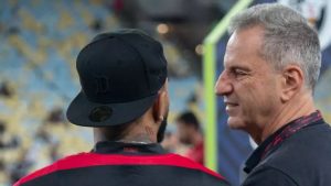 Foto: Lance! - O presidente fala sobre a renovação do camisa 99 da equipe