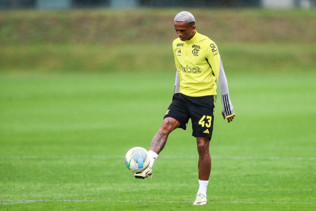 Foto: Gilvan de Souza - Wesley tem futuro definido e está de saída do Flamengo