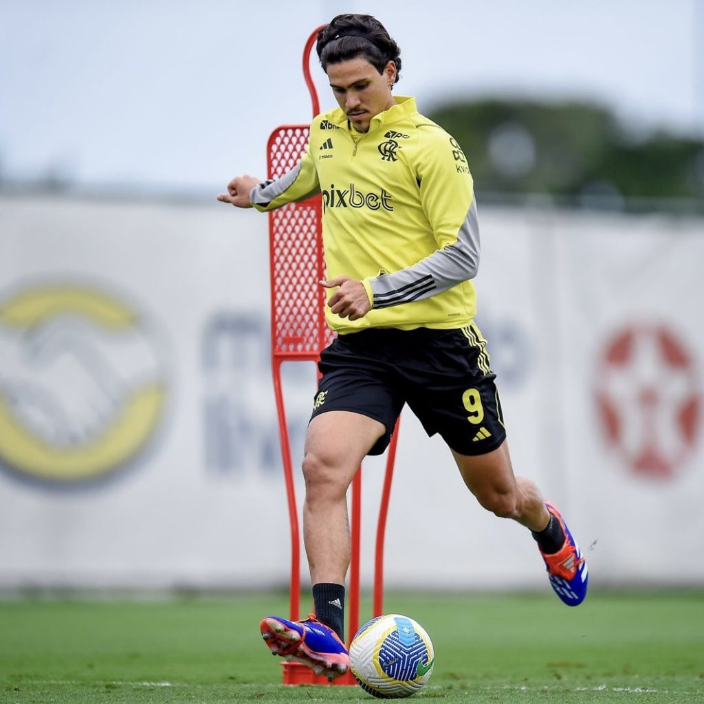 Foto: Marcelo Cortes / Flamengo - Pedro, mesmo longe dos gramados, vem despertando o interesse de equipes do futebol internacional