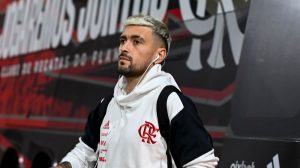 Foto: Marcelo Cortes / Flamengo - O jogador precisou ser substituído logo nos minutos iniciais do clássico