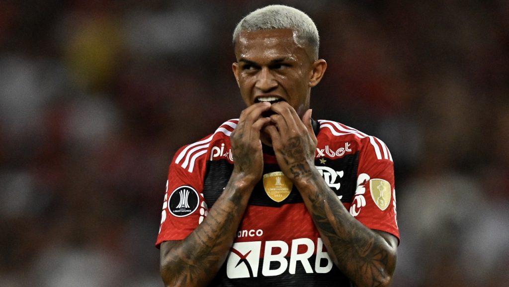 Foto: Mauro Pimentel/AFP via Getty Images - Wesley se posiciona sobre polêmica após classificação do Flamengo