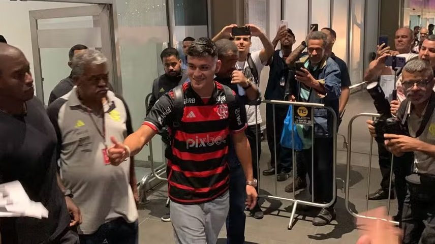 Foto: Igor Mattos - Alcaraz já chegou chamando a responsabilidade