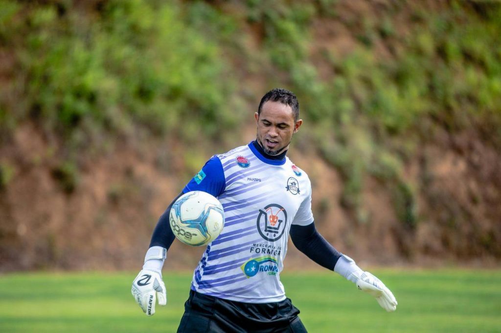 Foto: Cristiane Mattos/ O Tempo - Goleiro ex-Flamengo se envolve em mais uma polêmica