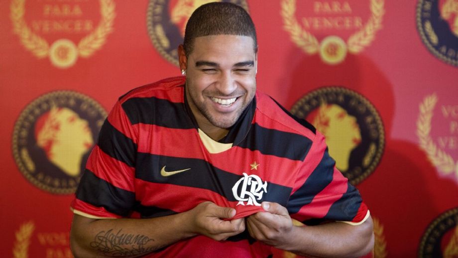 Foto: Getty Images - Adriano assumiu polêmica que ocorreu quando atuava no Flamengo